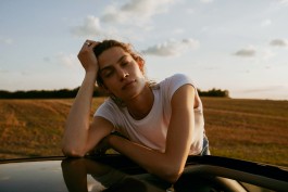 maxmotel pma joana cortes jul   shirt car 