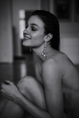 maxmotel sw almaz rachel samstag jan  nude living room floor frontal 