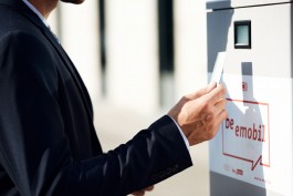 maxmotel sw drive now july  shane  swiping car 