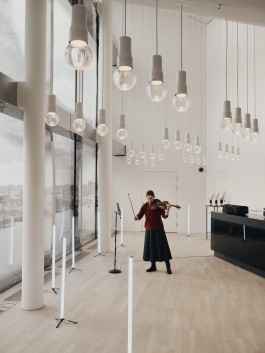 Violist Kim Kashkashian photographed at Elbphilharmonie by Maximilian Motel 