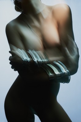 maxmotel sw kristin gebert ford jewelry nudes feb   motion blur jewelry close 