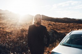 maxmotel sw mercedes roadtrip capetown  sunrise leaning 