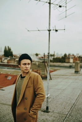 maxmotel sw rafael gareisen oct   camel standing 